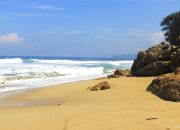 Enam Wisatawan Tenggelam di Pantai Sine Tulungagung, Satu Hilang