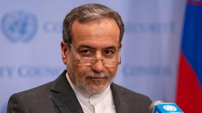 Menteri Luar Negeri Iran Abbas Araghchi dalam perundingan