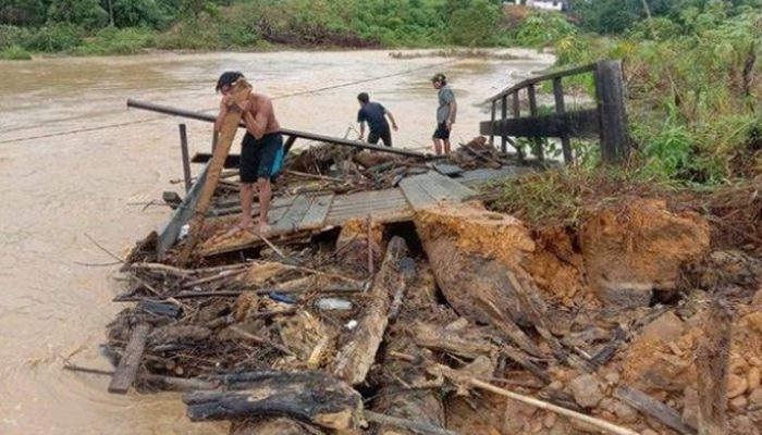Banjir Bandang Melanda Sintang: Ribuan Hektare Sawah Terendam dan Warga Mengungsi